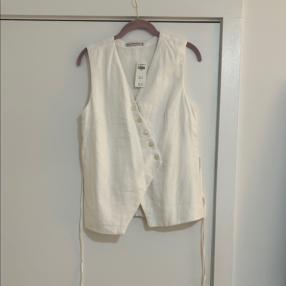 Abercrombie & Fitch Women's
Asymmetrical Linen-Blend Vest, White, Size S, NWT